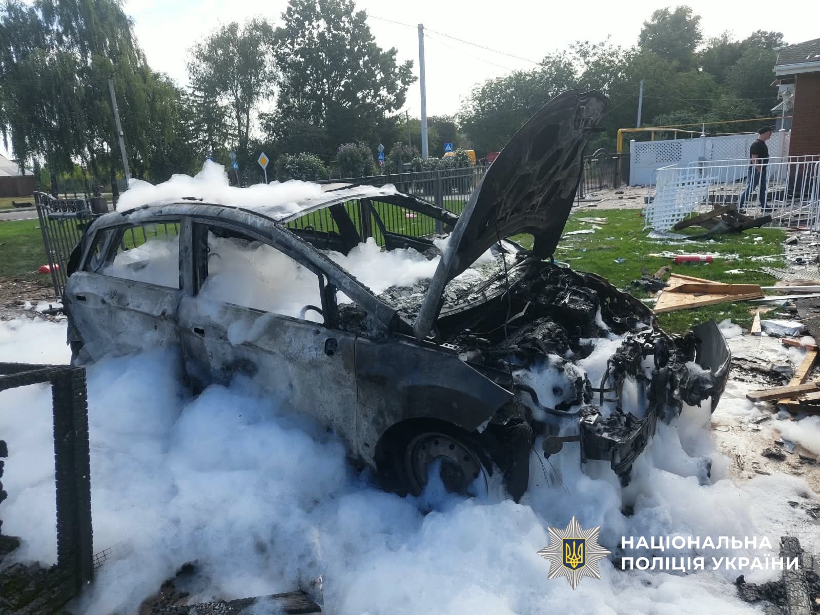 На фото зображений пошкоджений автомобіль