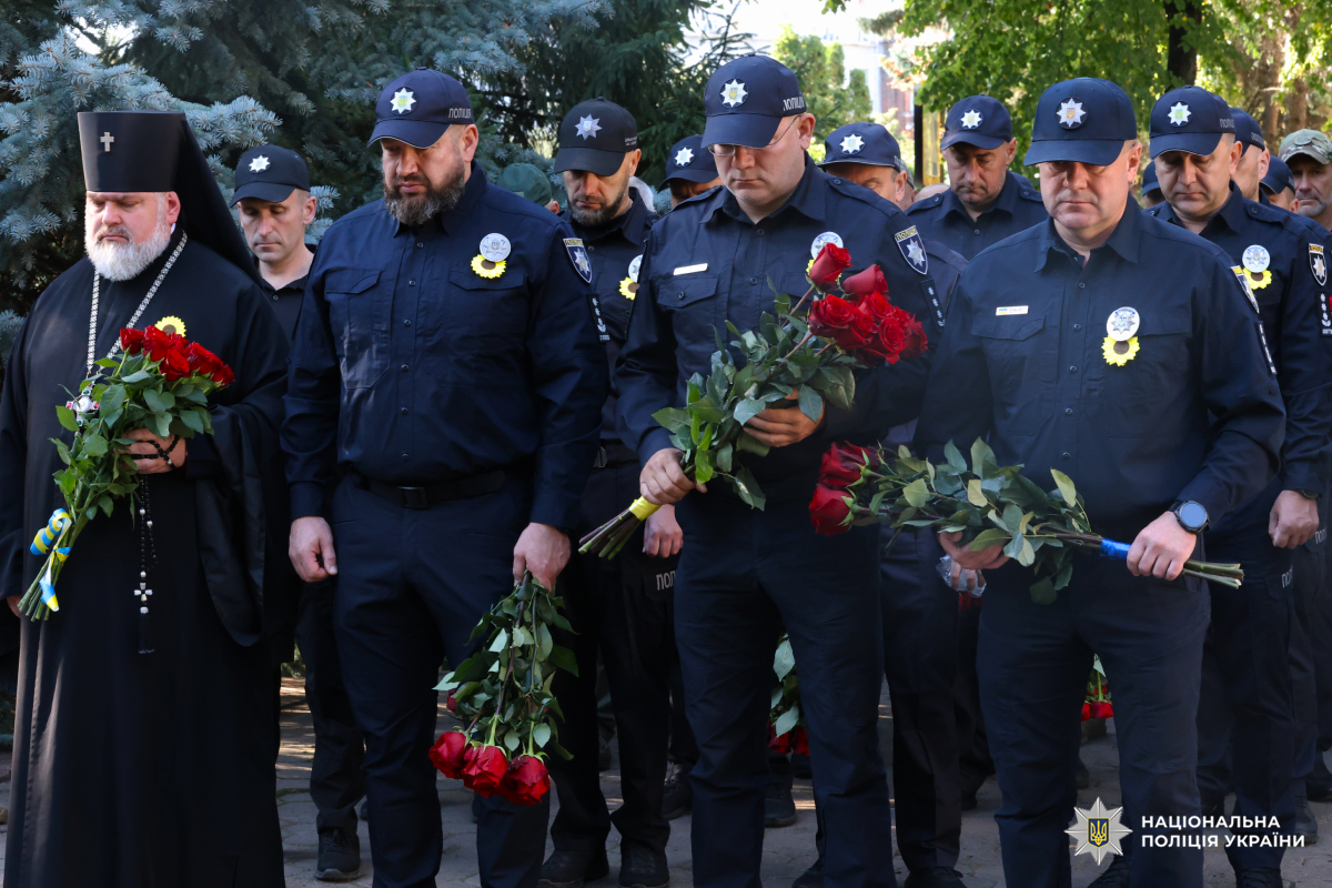 Поліцейські Харківщини віддали шану Героям, які загинули, захищаючи Україну