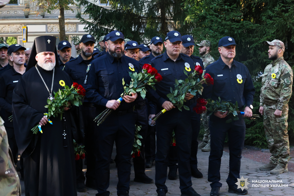 Поліцейські Харківщини віддали шану Героям, які загинули, захищаючи Україну