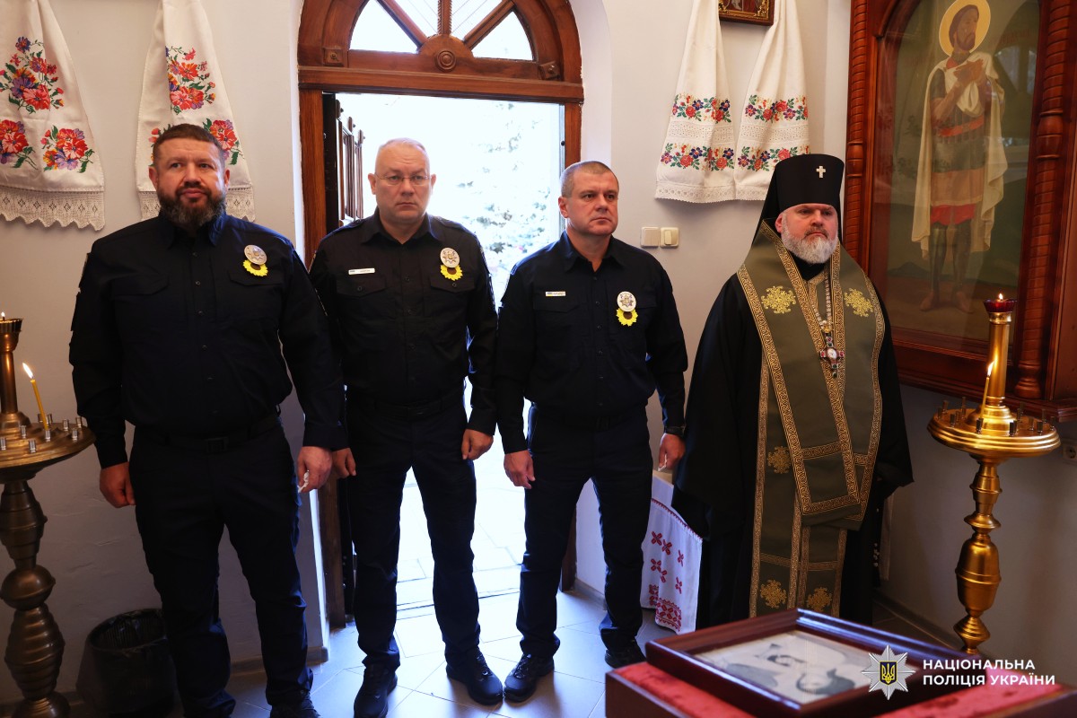 Поліцейські Харківщини віддали шану Героям, які загинули, захищаючи Україну