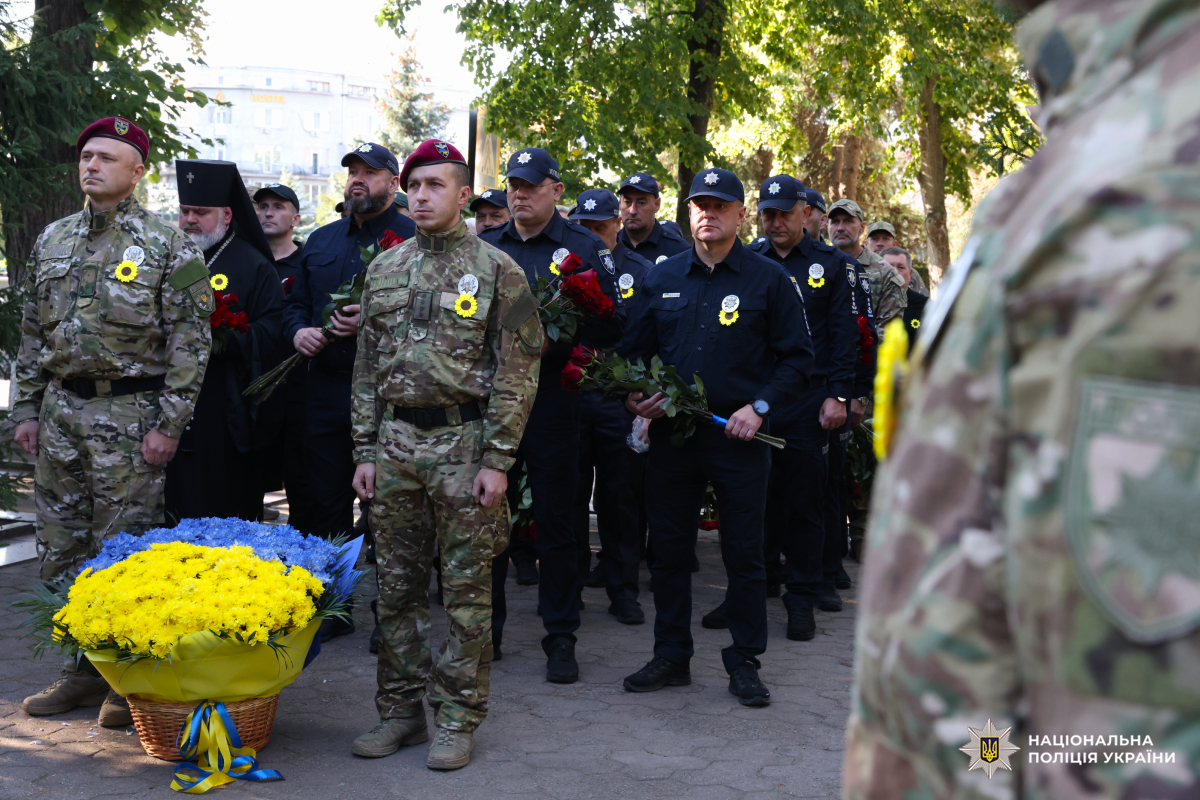 Поліцейські Харківщини віддали шану Героям, які загинули, захищаючи Україну