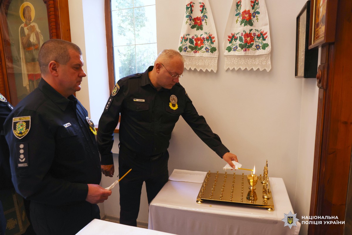 Поліцейські Харківщини віддали шану Героям, які загинули, захищаючи Україну