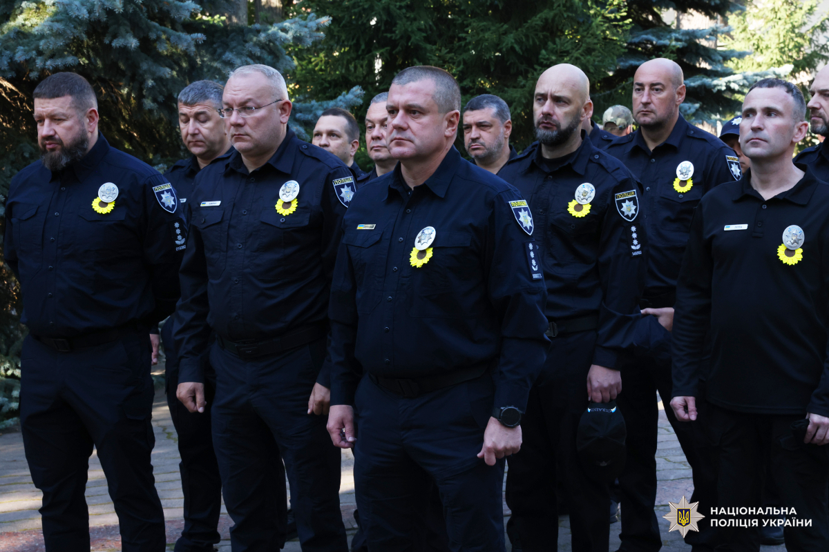 Поліцейські Харківщини віддали шану Героям, які загинули, захищаючи Україну
