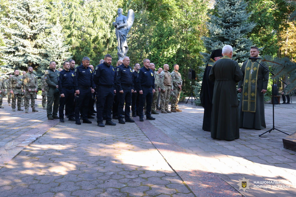 Поліцейські Харківщини віддали шану Героям, які загинули, захищаючи Україну