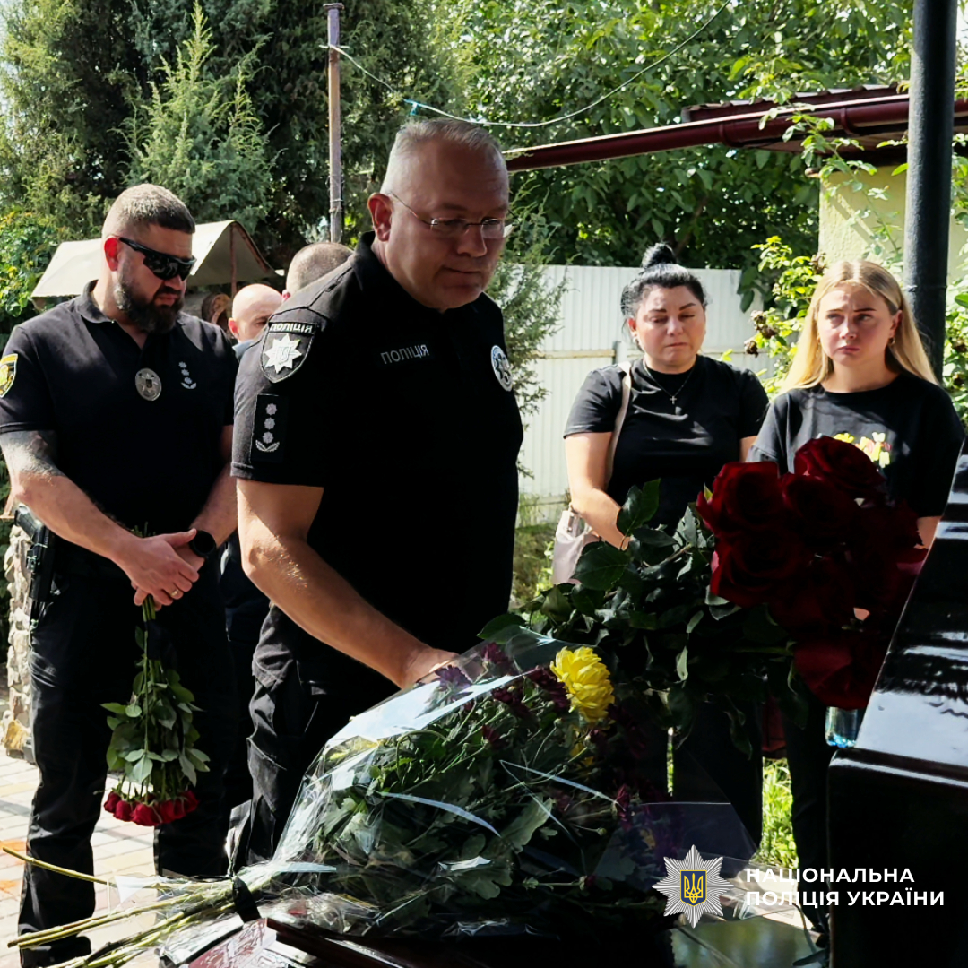 Поліція Харківщини провела в останню путь старшого лейтенанта Олексія Загваздіна, життя якого обірвав ворожий удар