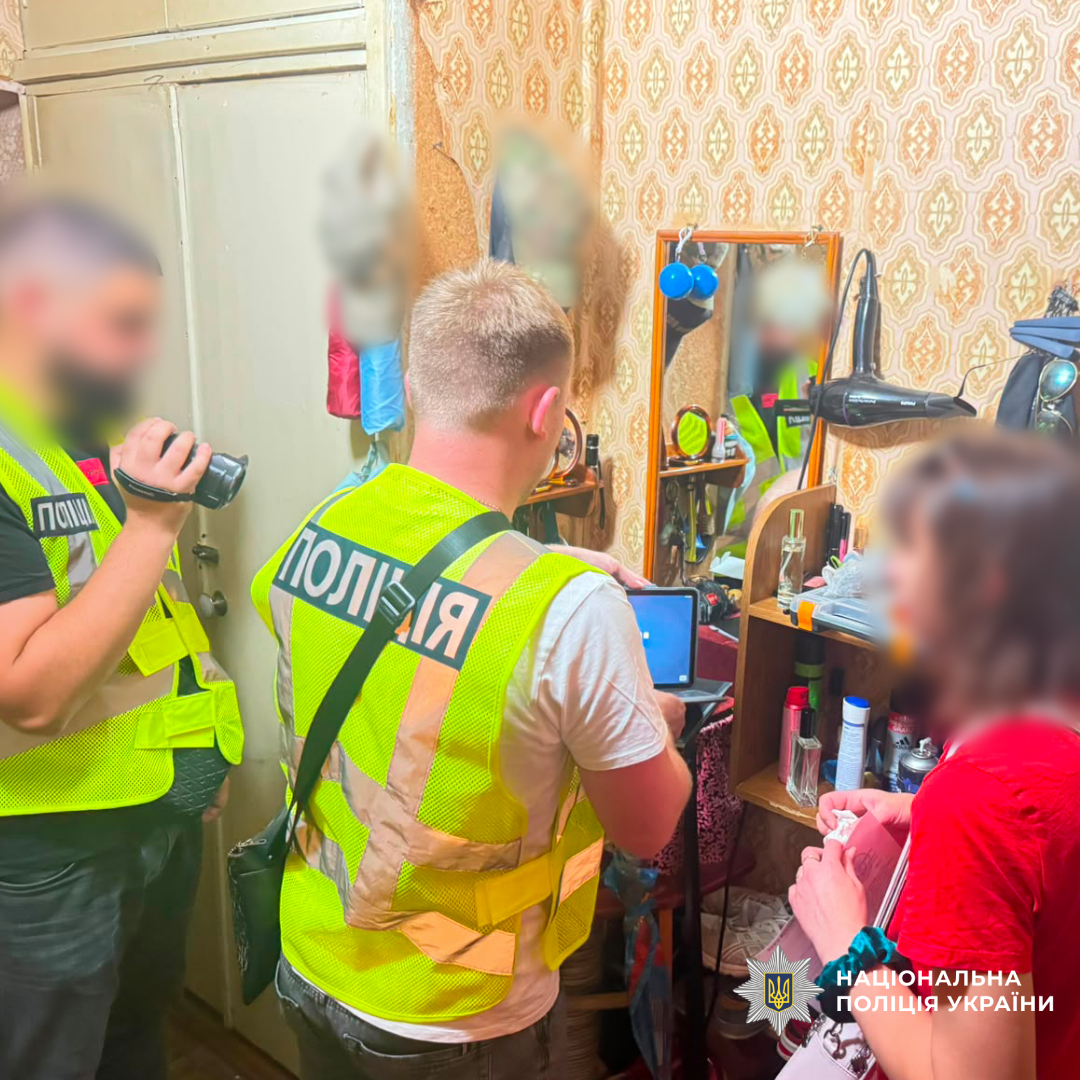 Поліцейські Харкова задокументували факт збуту психотропної речовини та повідомили фігурантці про підозру