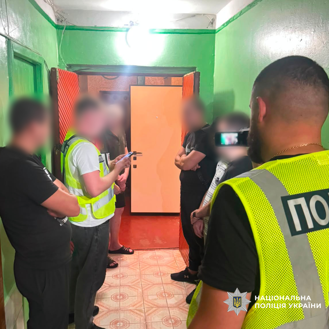 Поліцейські Харкова задокументували факт збуту психотропної речовини та повідомили фігурантці про підозру