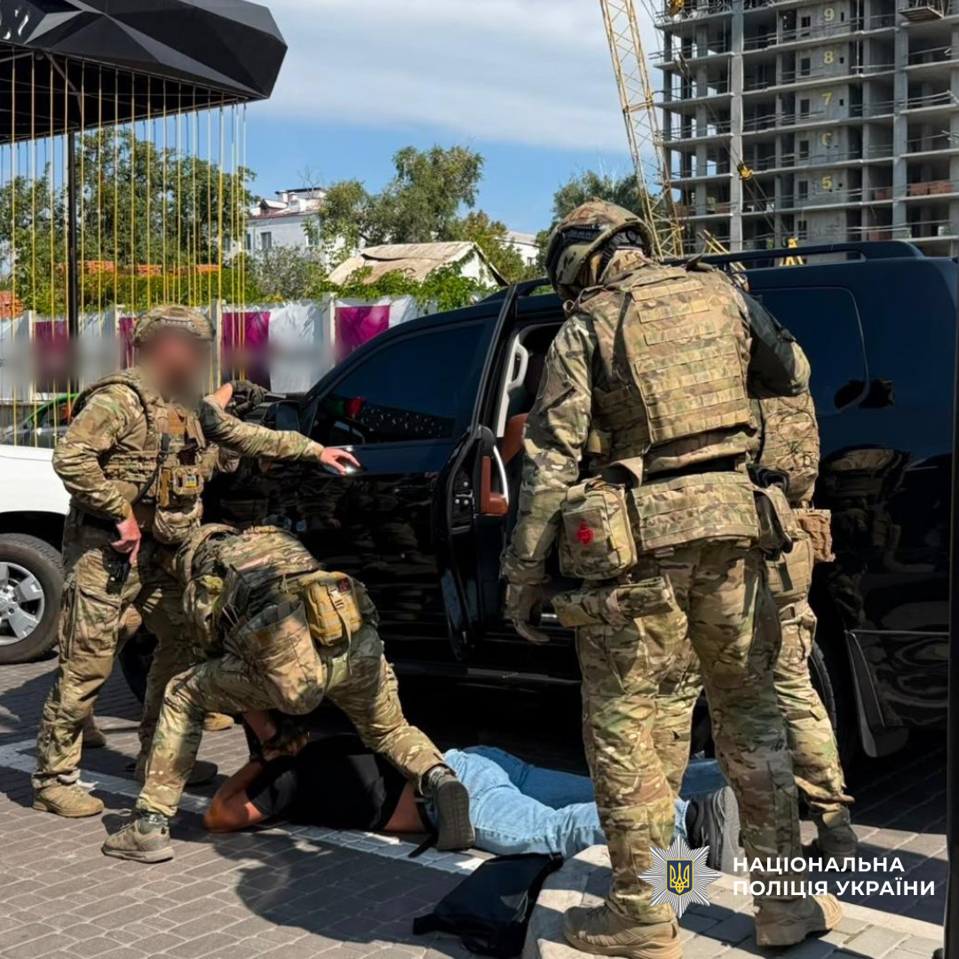 На Харківщині поліцейські припинили діяльність шахрайського call-центру, який ошукував іноземних громадян