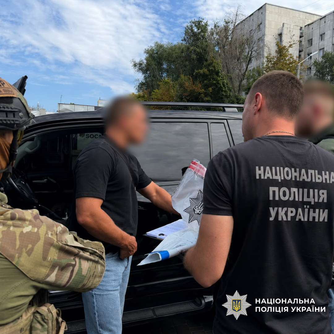 На Харківщині поліцейські припинили діяльність шахрайського call-центру, який ошукував іноземних громадян