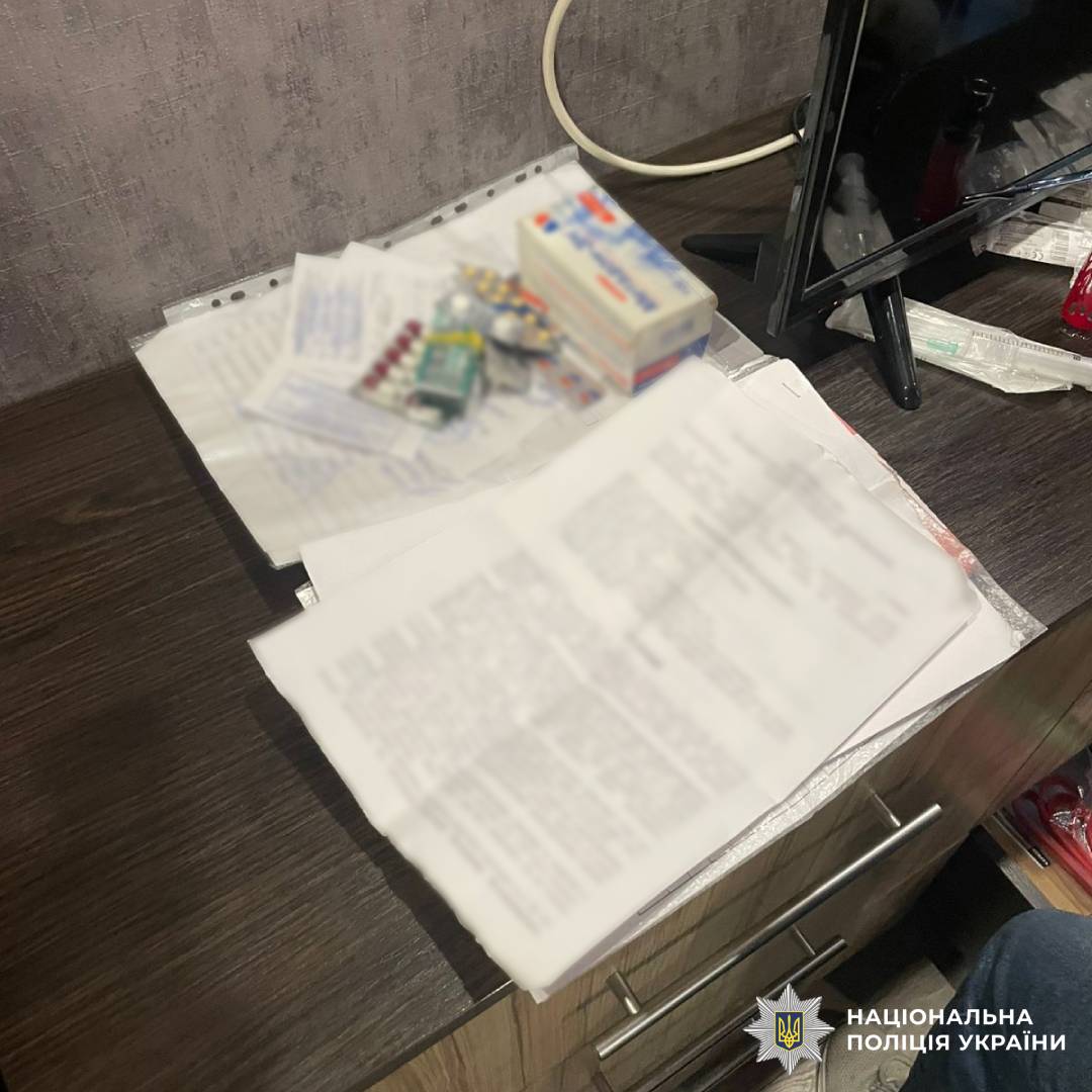 Надсилав метадон поштою: поліцейські Харкова повідомили чоловіку про підозру