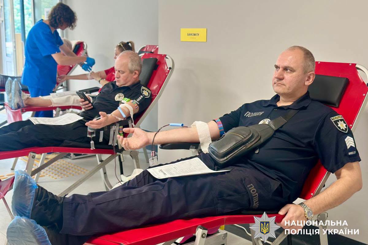 Кожна крапля – це шанс на життя: поліцейські Ізюмщини долучилися до донорства
