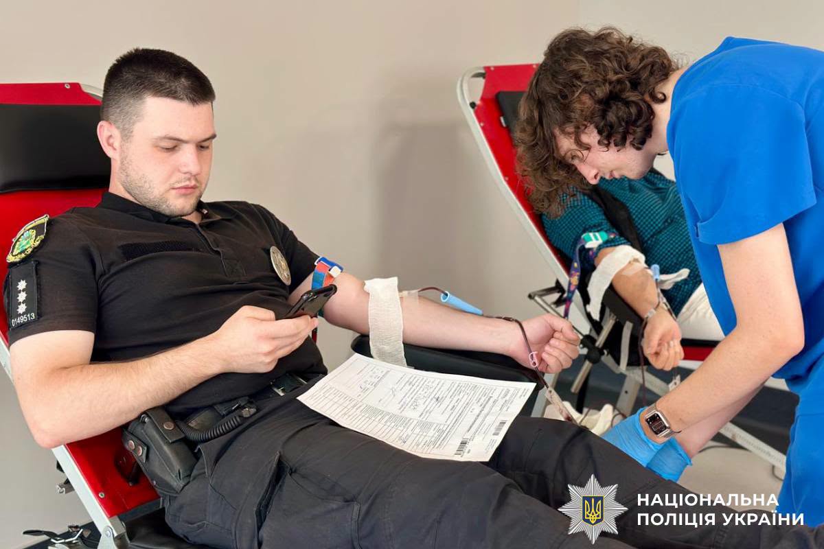 Кожна крапля – це шанс на життя: поліцейські Ізюмщини долучилися до донорства