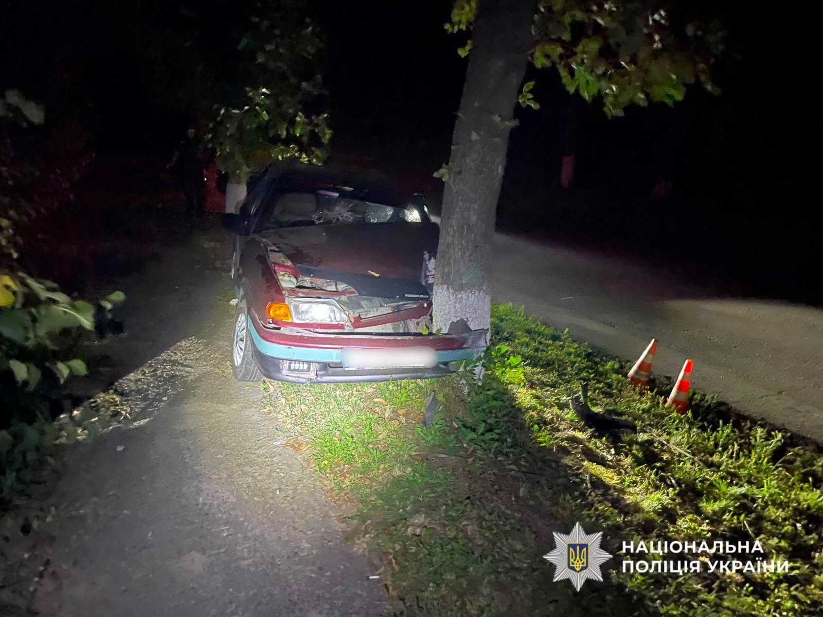 На фото понівечений автомобіль з іншого ракурсу.