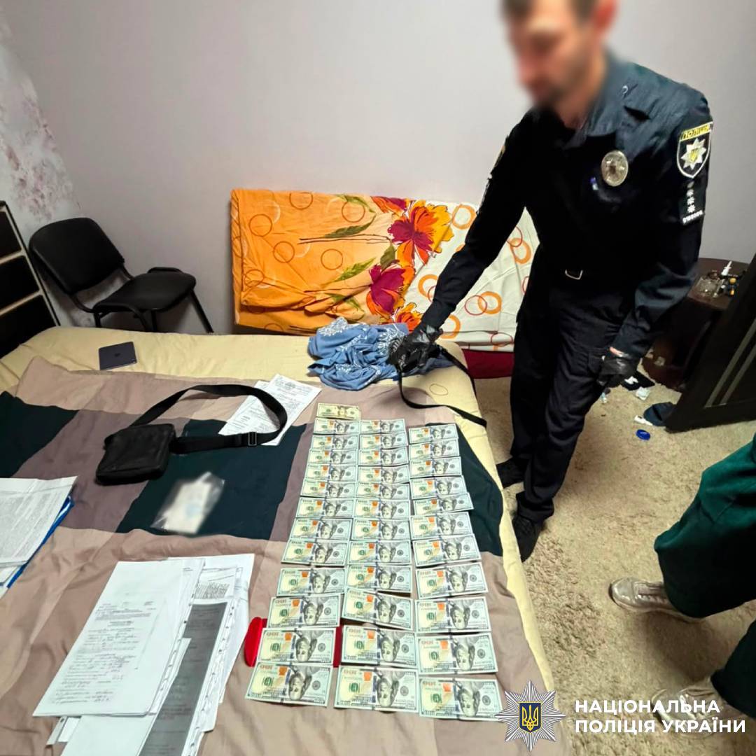 7 тисяч доларів за фіктивну інвалідність: поліція Харківщини повідомила лікарці про підозру у зловживанні впливом