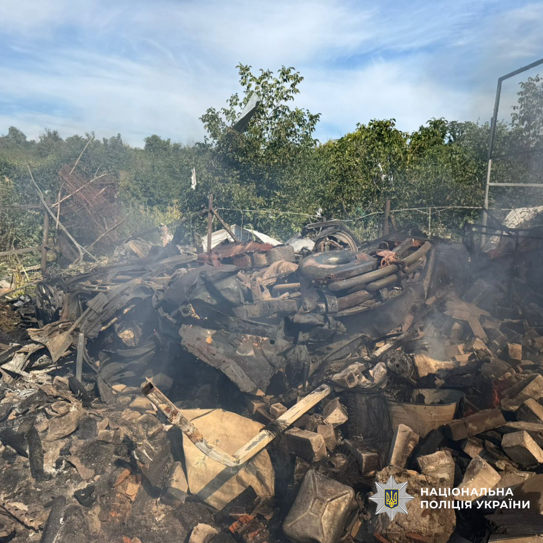 поліція документує наслідки ворожого удару по Чугуївському району