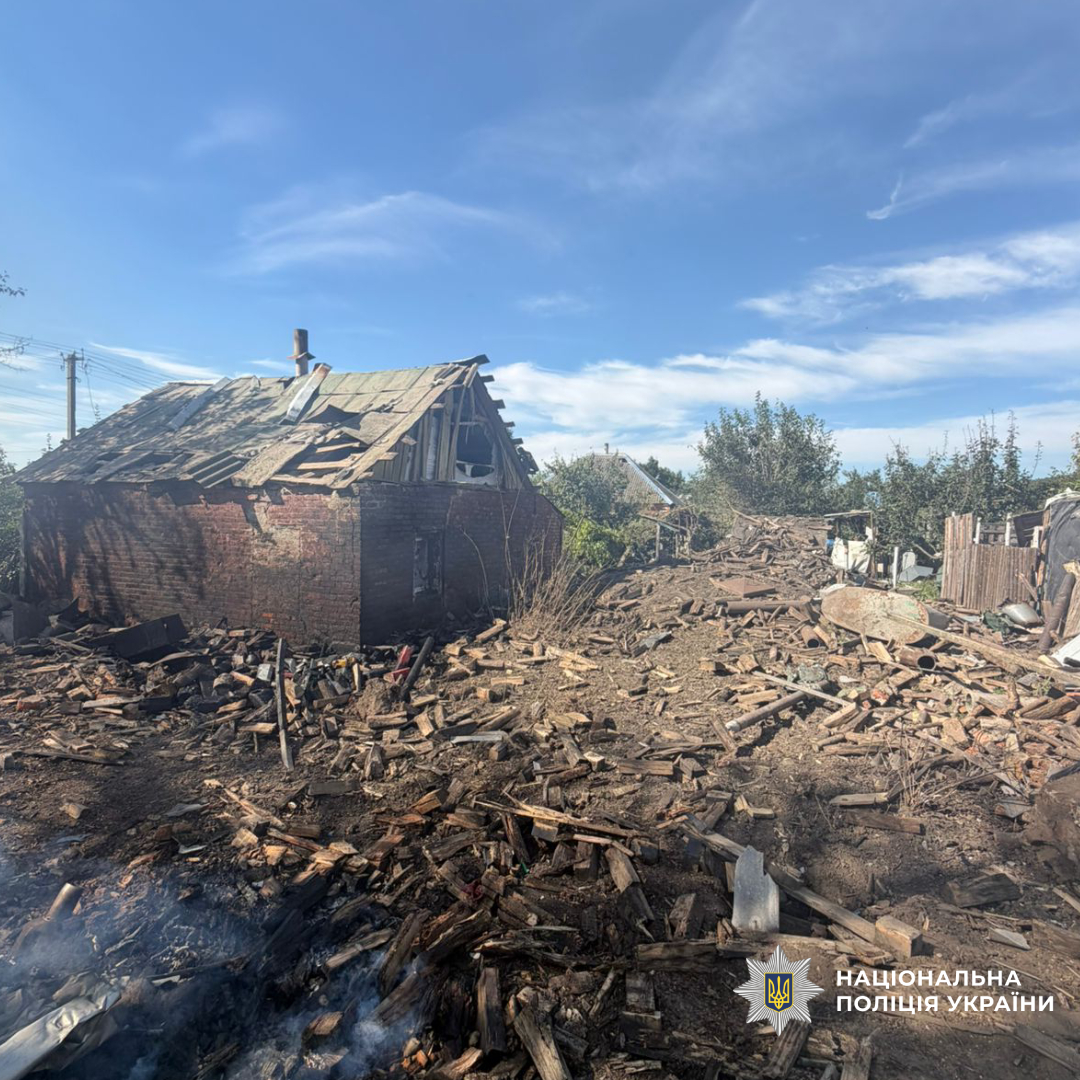 поліція документує наслідки ворожого удару по Чугуївському району