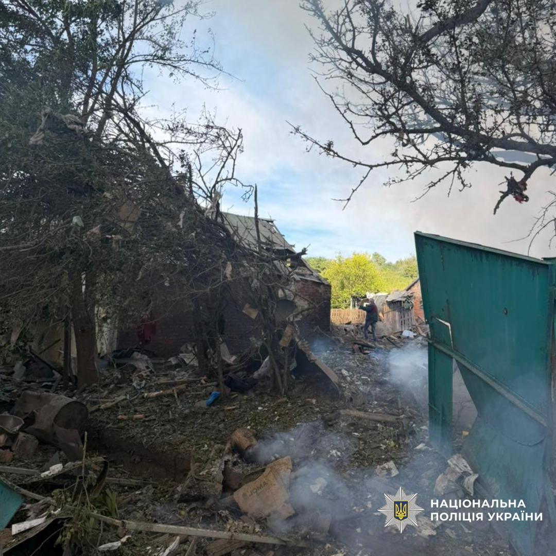 поліція документує наслідки ворожого удару по Чугуївському району