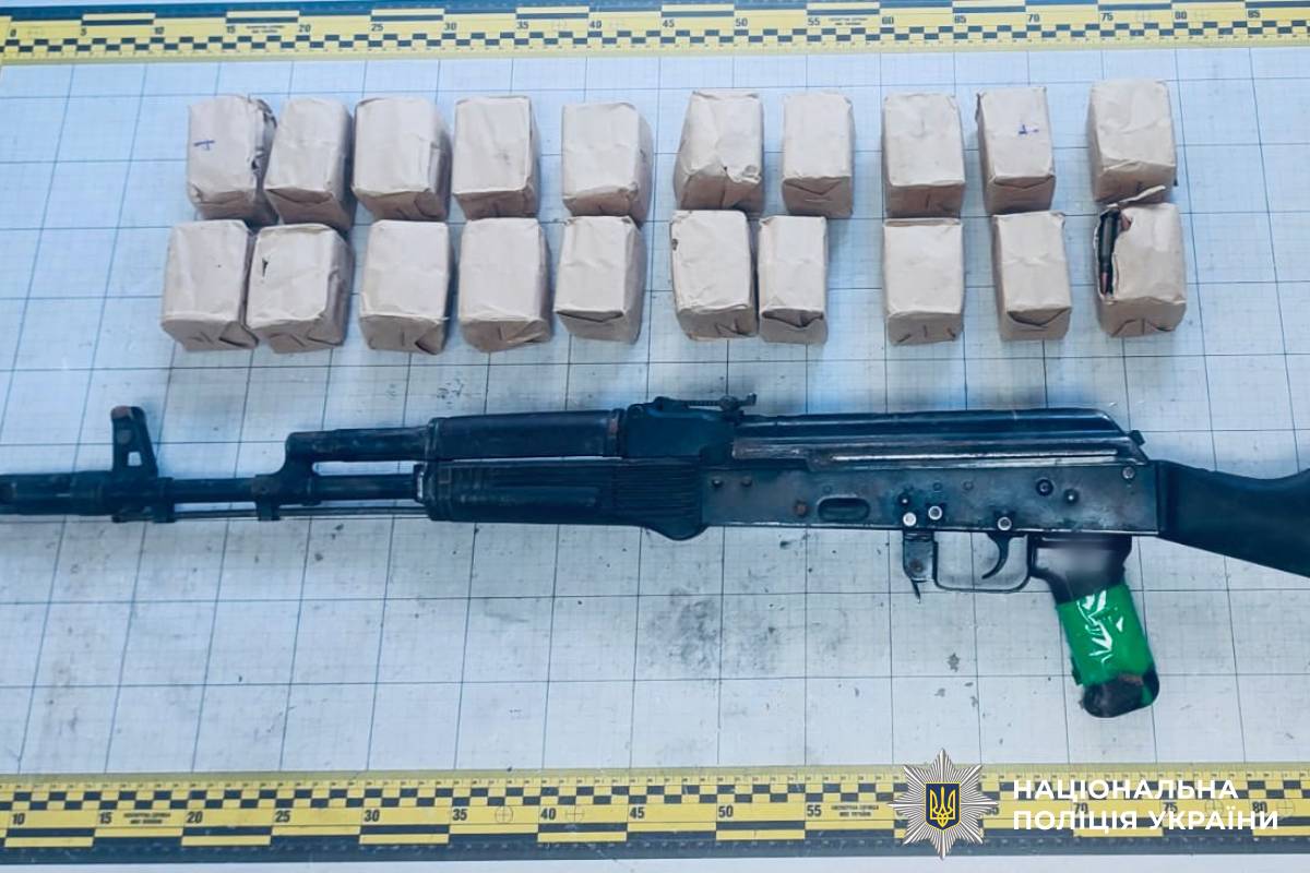 Поліцейські Харкова продовжують декларувати вогнепальну зброю та боєприпаси