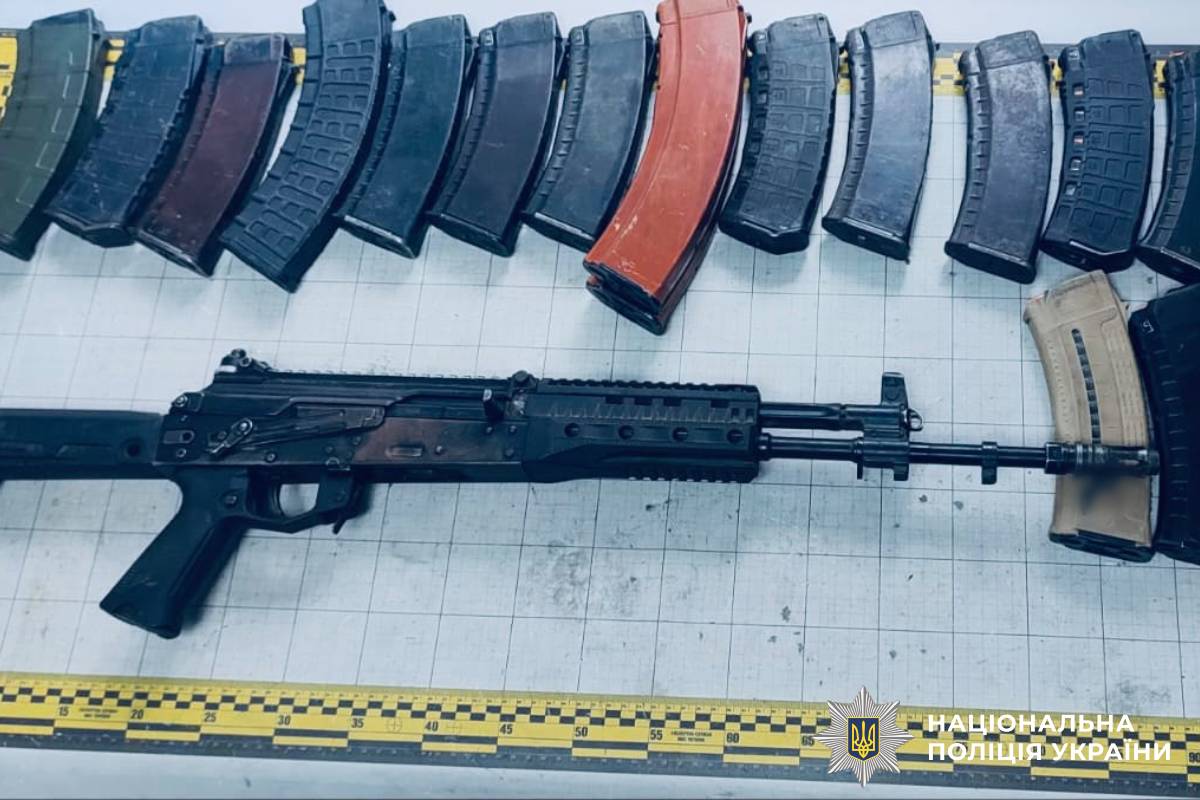 Поліцейські Харкова продовжують декларувати вогнепальну зброю та боєприпаси