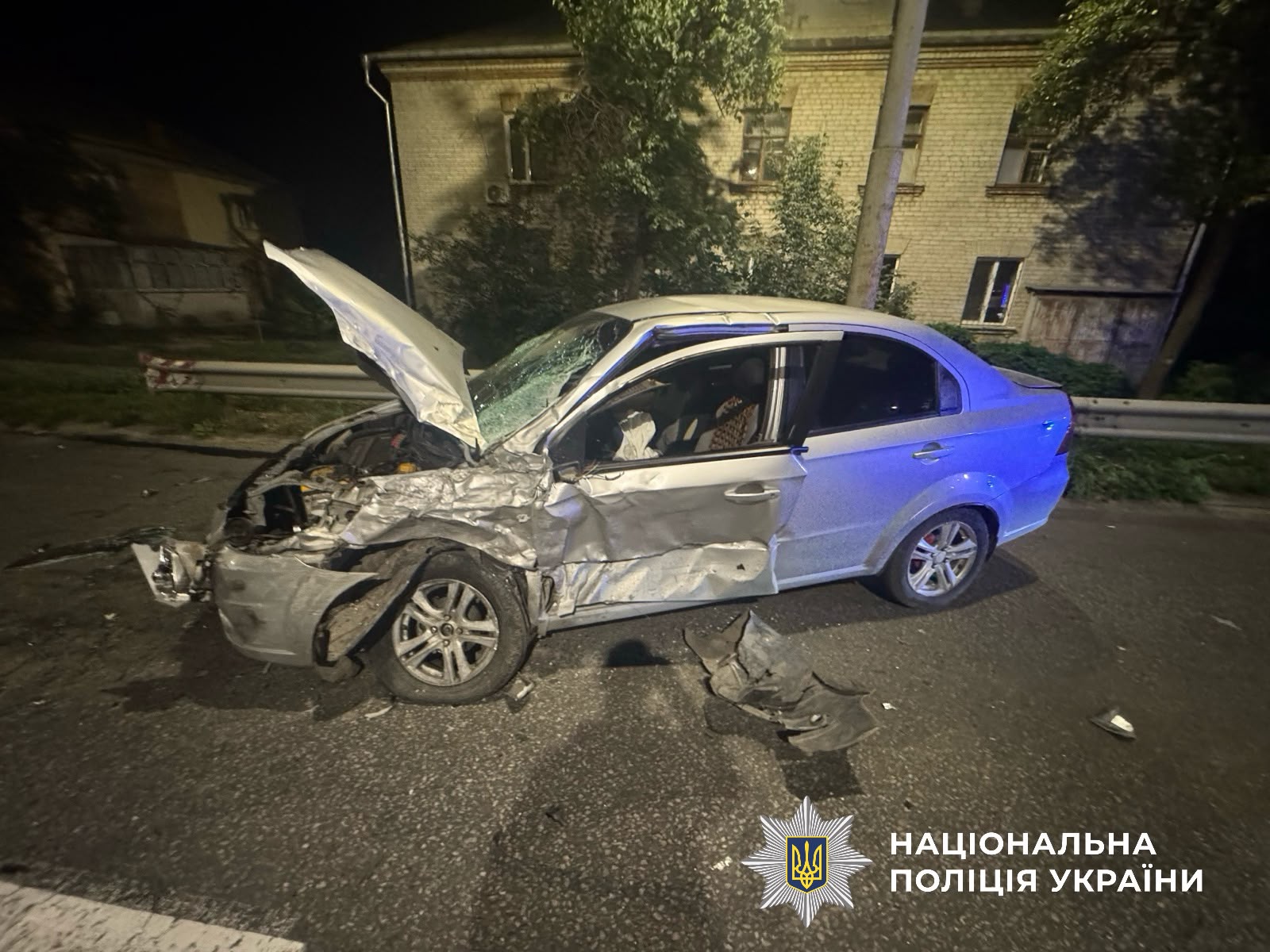 На фото пошкоджений автомобіль, внаслідок ДТП.