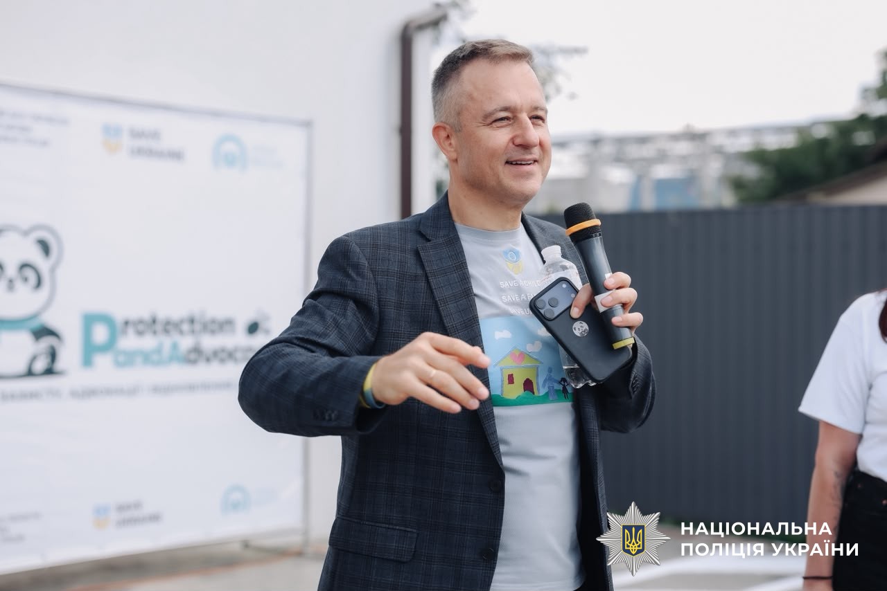 На фото учасник зустрічі.