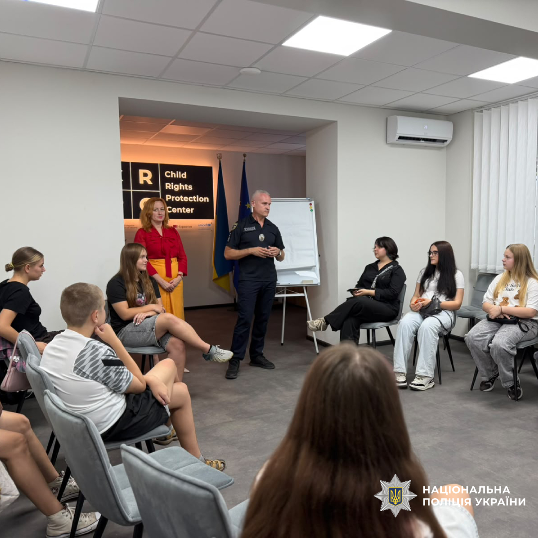 поліцейські Харківщини говорили з молоддю про безбар’єрність та рівність