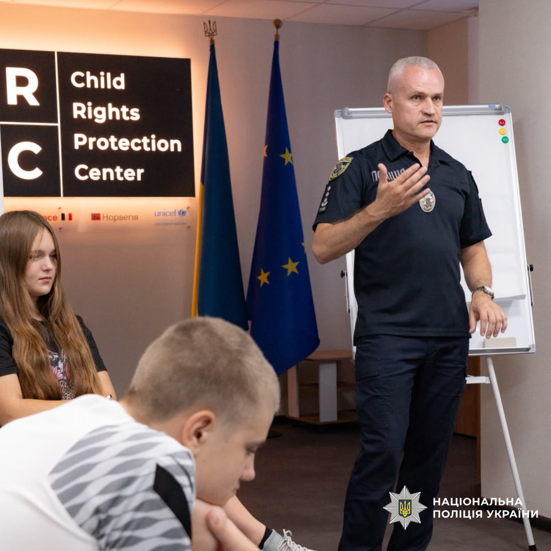 поліцейські Харківщини говорили з молоддю про безбар’єрність та рівність