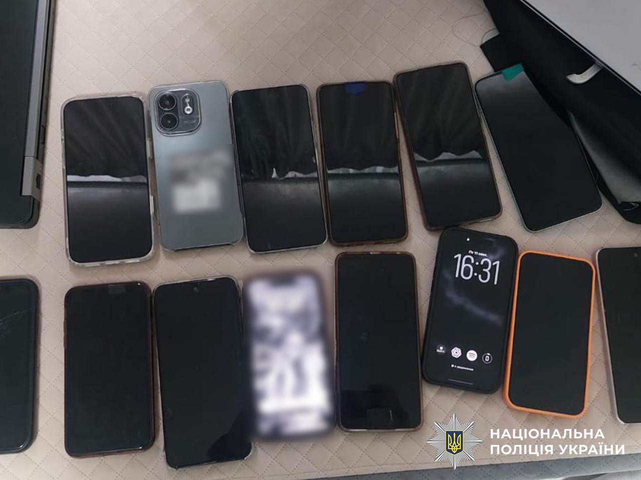 На Вінниччині правоохоронці ліквідували роботу двох шахрайських кол-центрів