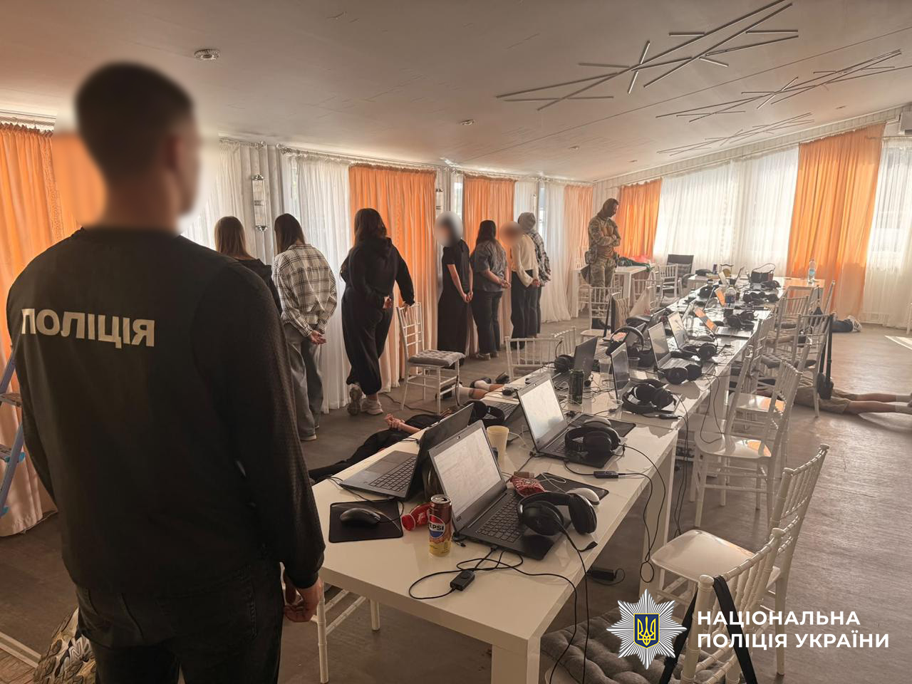 На Вінниччині правоохоронці ліквідували роботу двох шахрайських кол-центрів