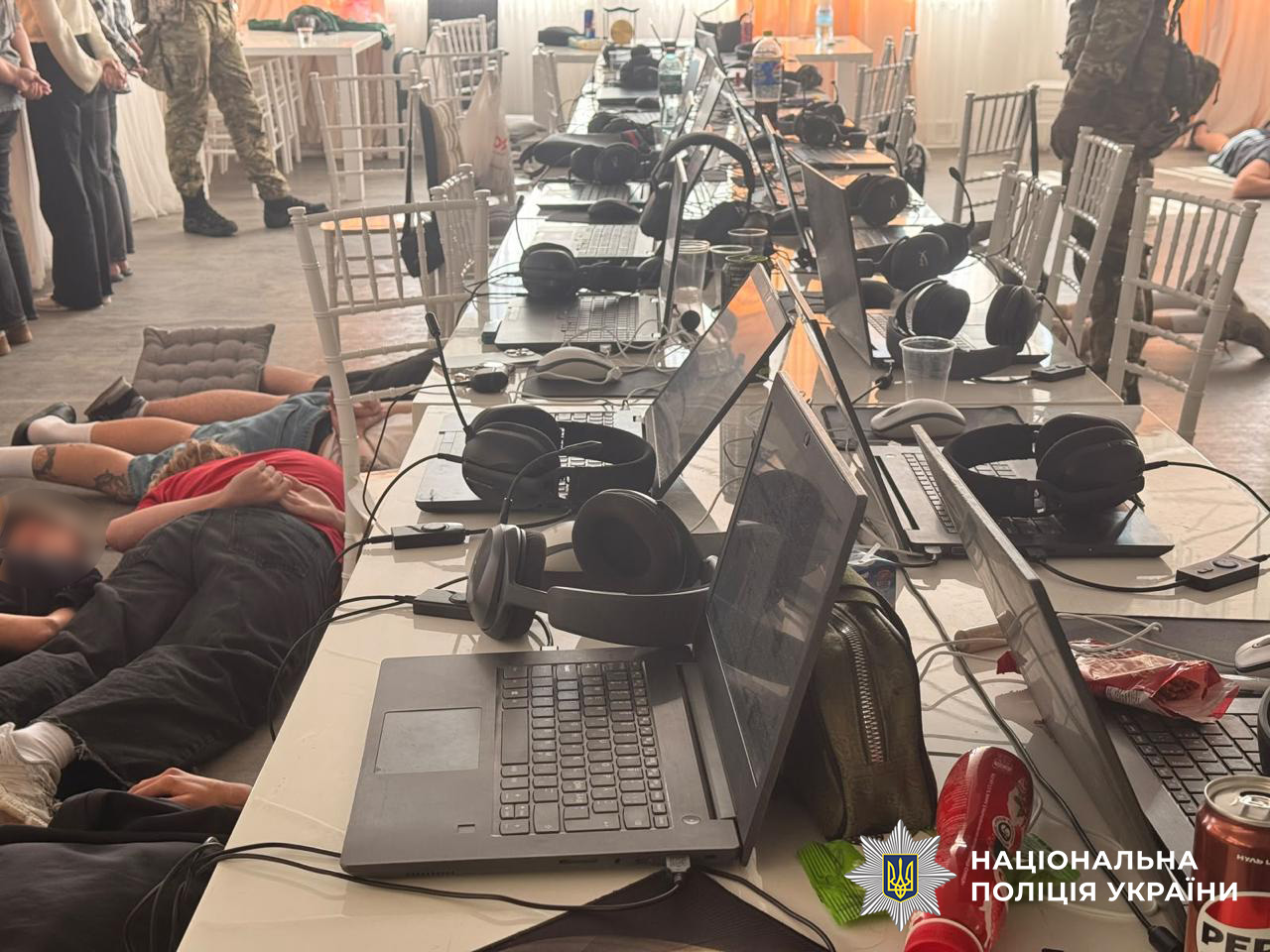 На Вінниччині правоохоронці ліквідували роботу двох шахрайських кол-центрів
