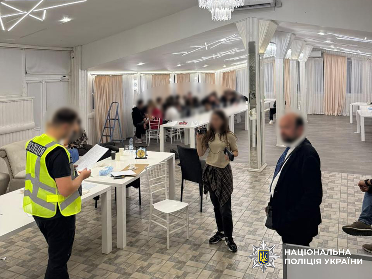 На Вінниччині правоохоронці ліквідували роботу двох шахрайських кол-центрів