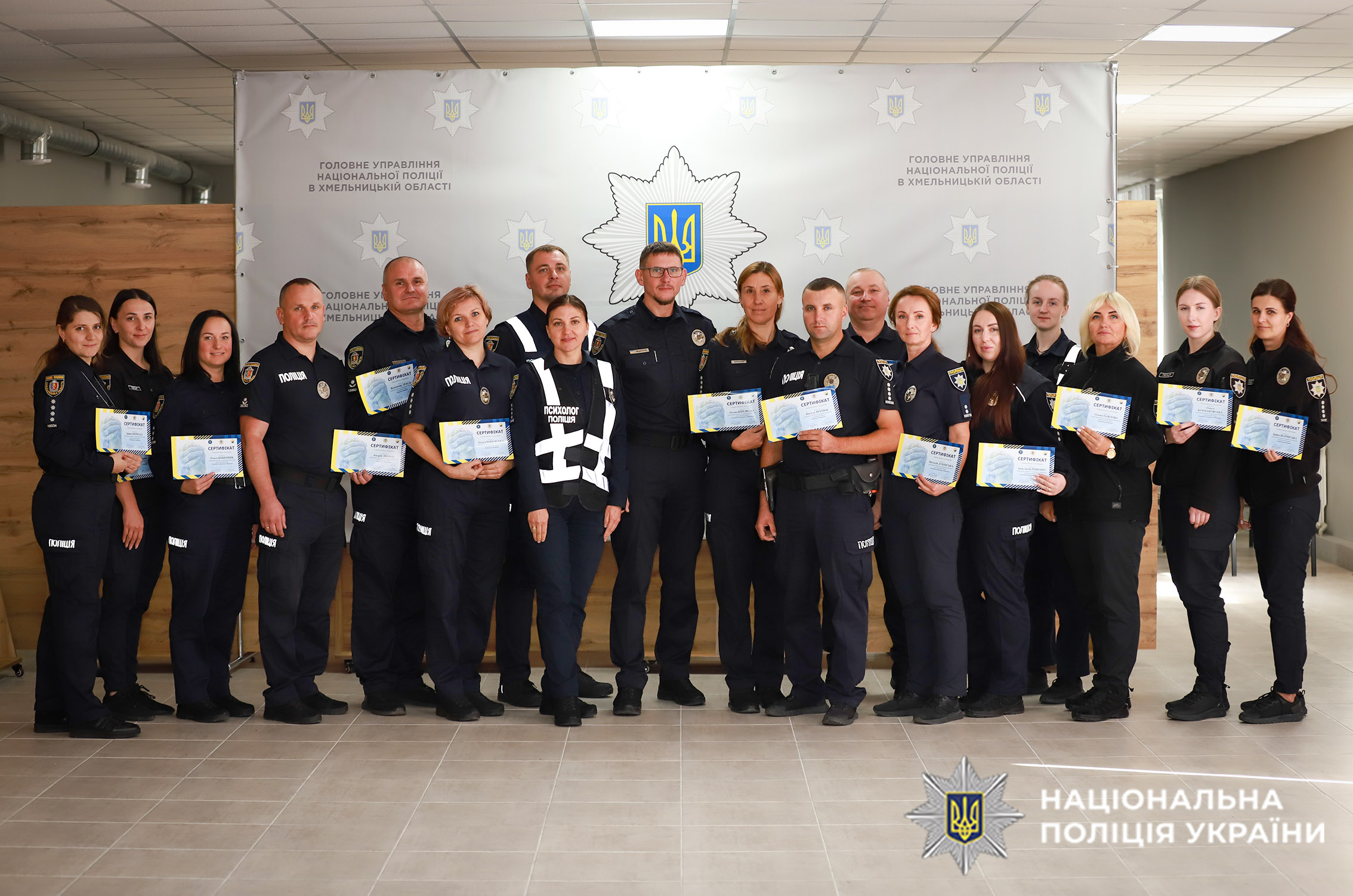 Загальне фото навчальної групи та тренерів