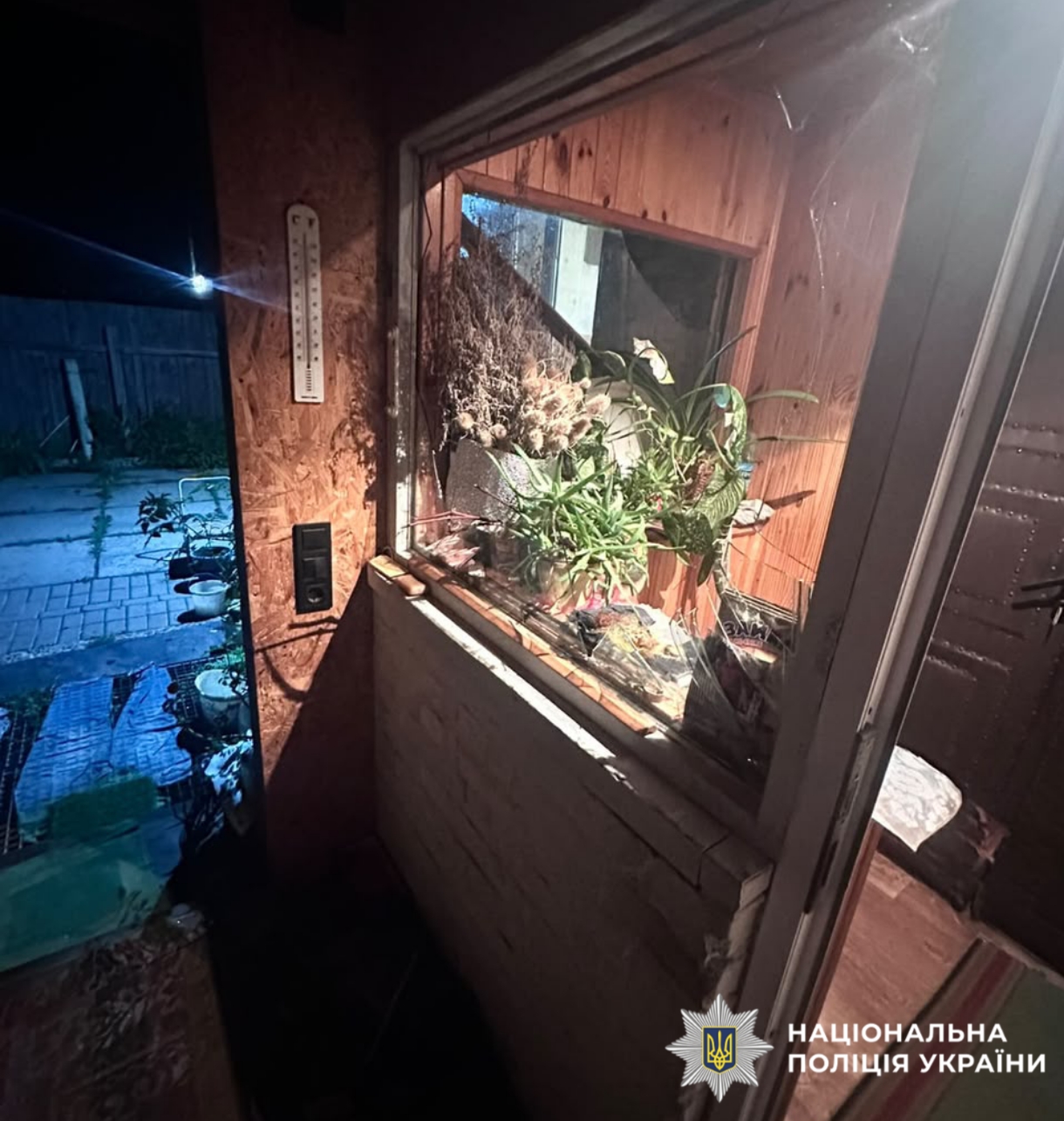 На фотографії зображено наслідки ворожої атаки столичного регіону.