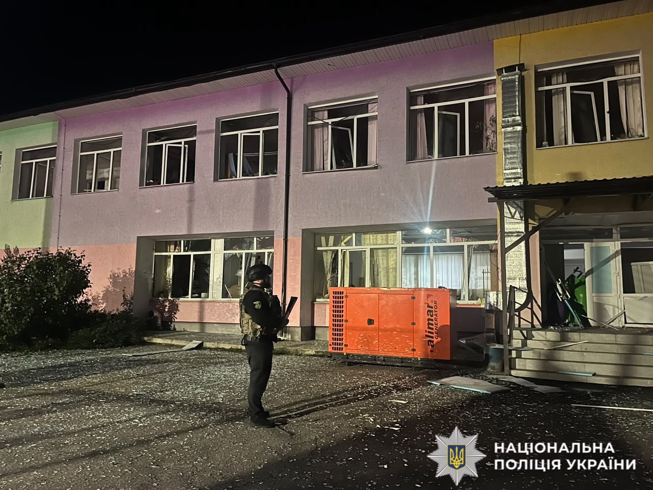 На фото зображено наслідки ворожої атаки
