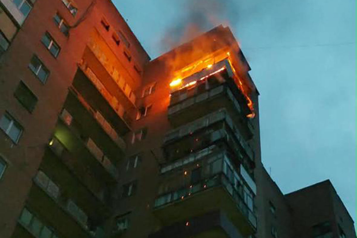 Горить багатоповерхівка