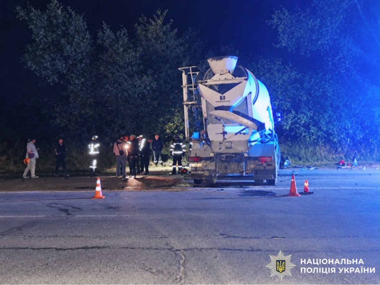 На фото пошкоджений автомобіль, учасник ДТП.