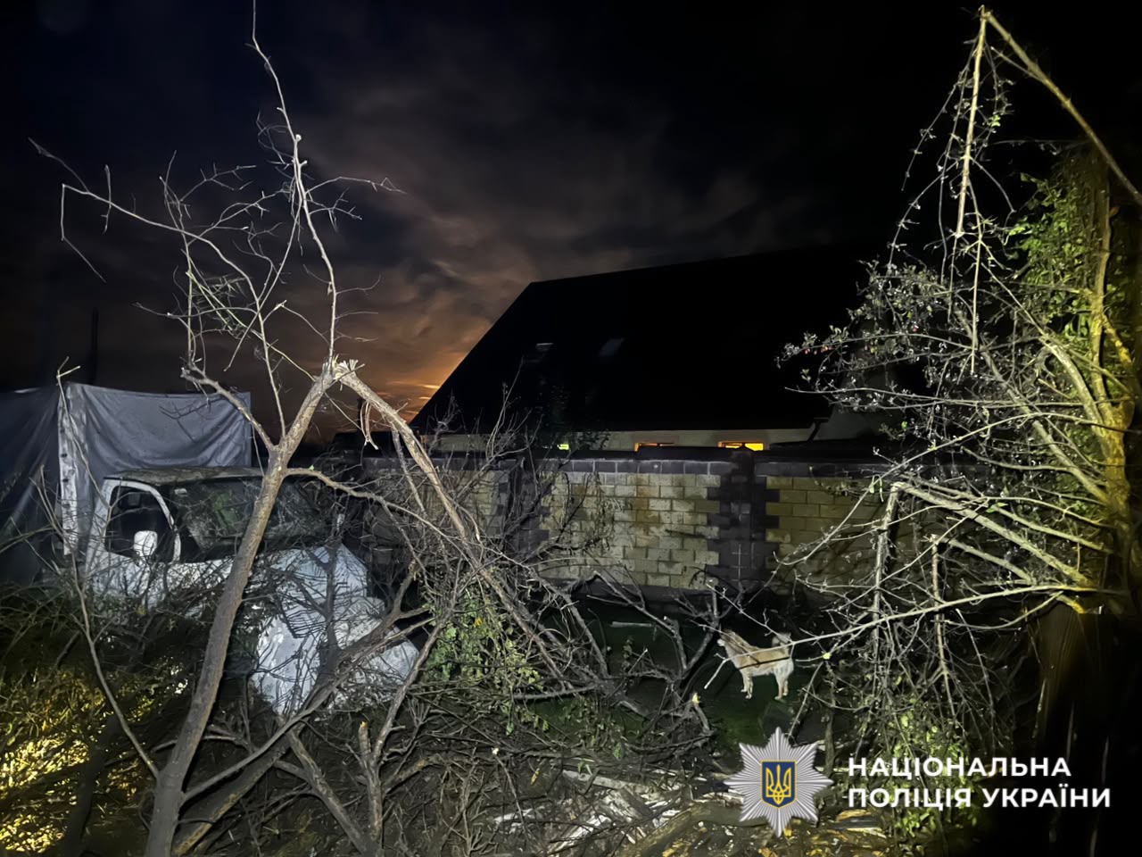 На фотографії зображено наслідки ворожої атаки.