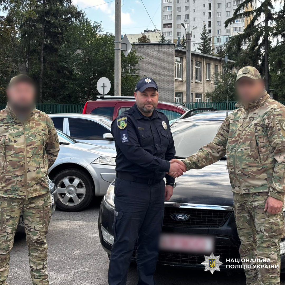 Поліцейським Батальйону поліції особливого призначення (стрілецький) передали автомобіль для виконання бойових завдань