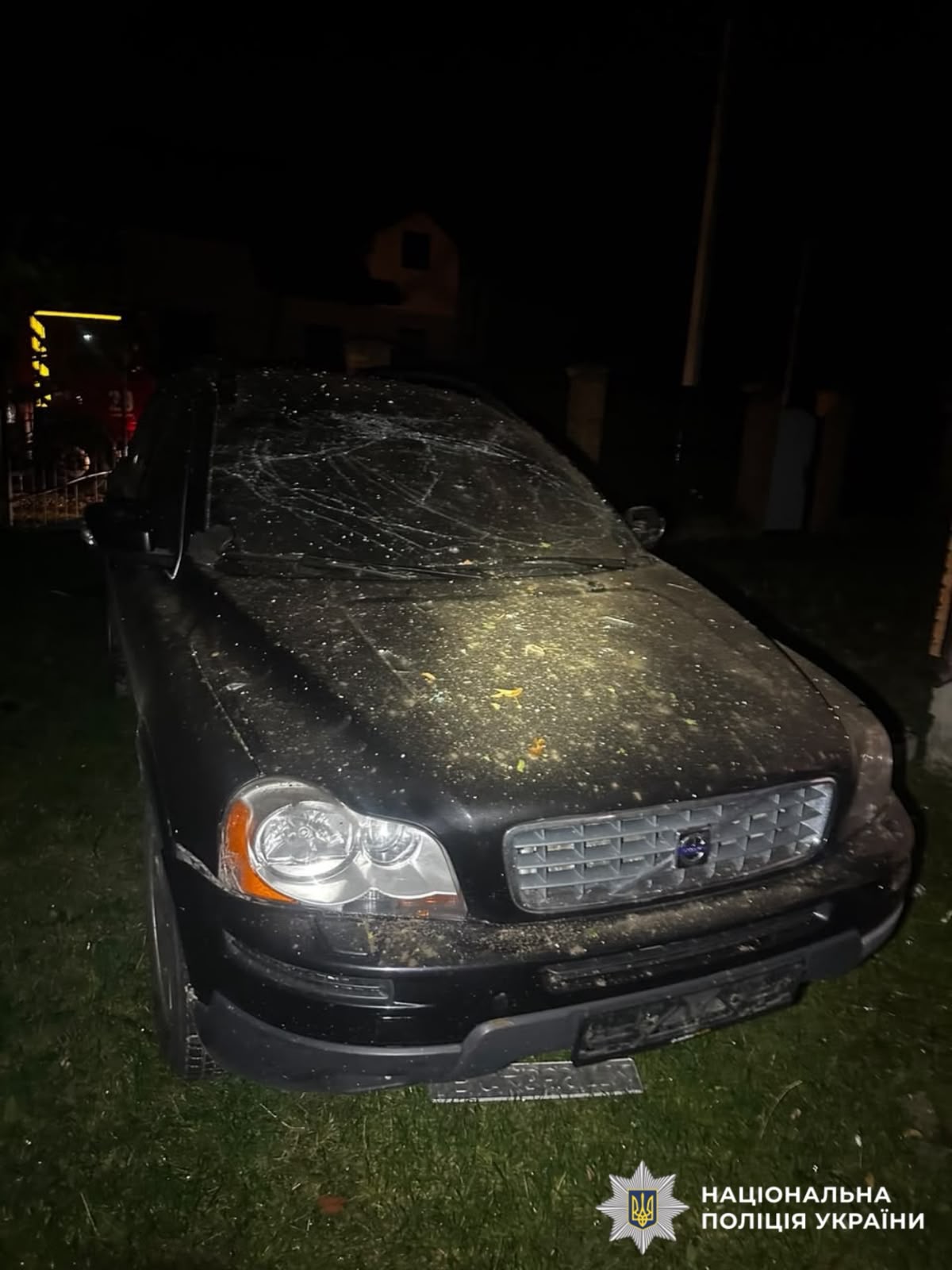 На фото пошкоджений автомобіль.