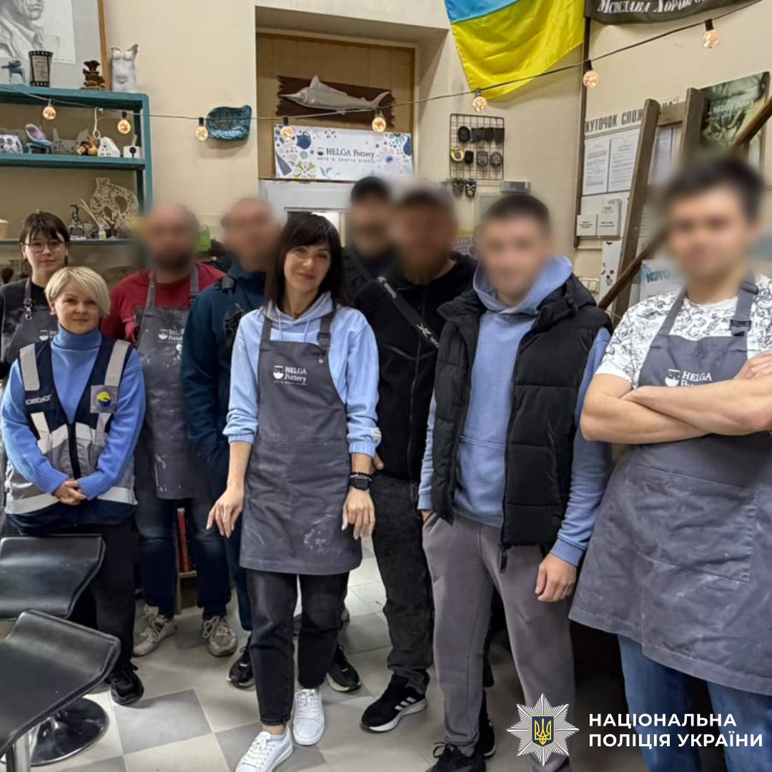 Через творчість до відновлення: глинотерапія для поліцейських Харківщини