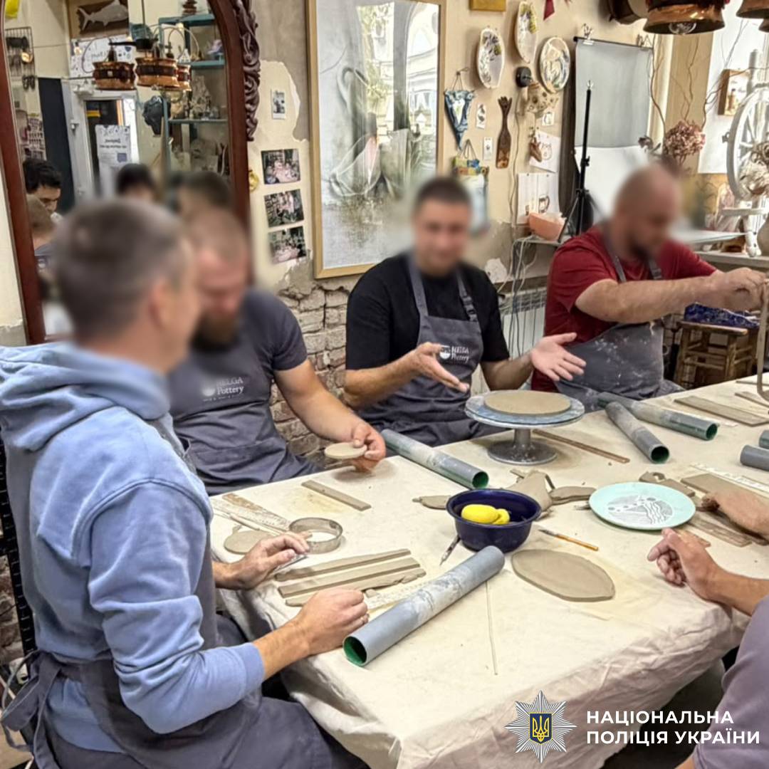 Через творчість до відновлення: глинотерапія для поліцейських Харківщини