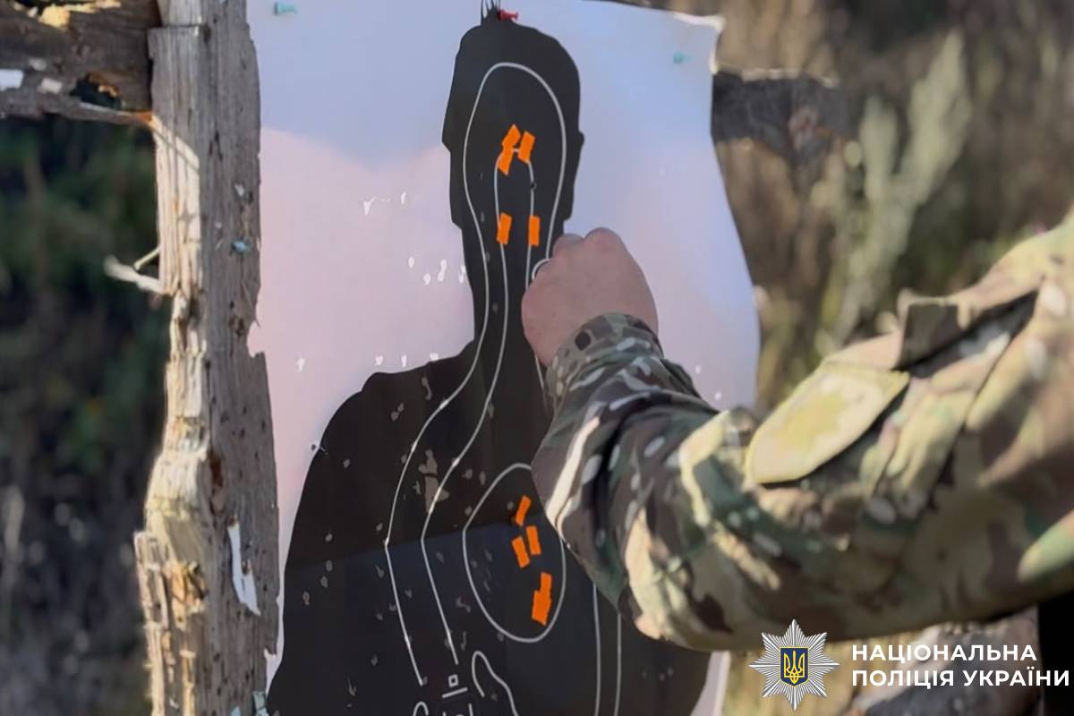 Відпрацьовуємо навички та тримаємо стрій: поліцейські Берестинщини продовжують підготовку