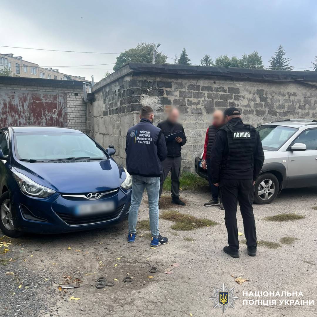 У Харкові чоловіку повідомили про підозру в одержанні 15 тисяч гривень за вплив на працівників сервісного центру МВС
