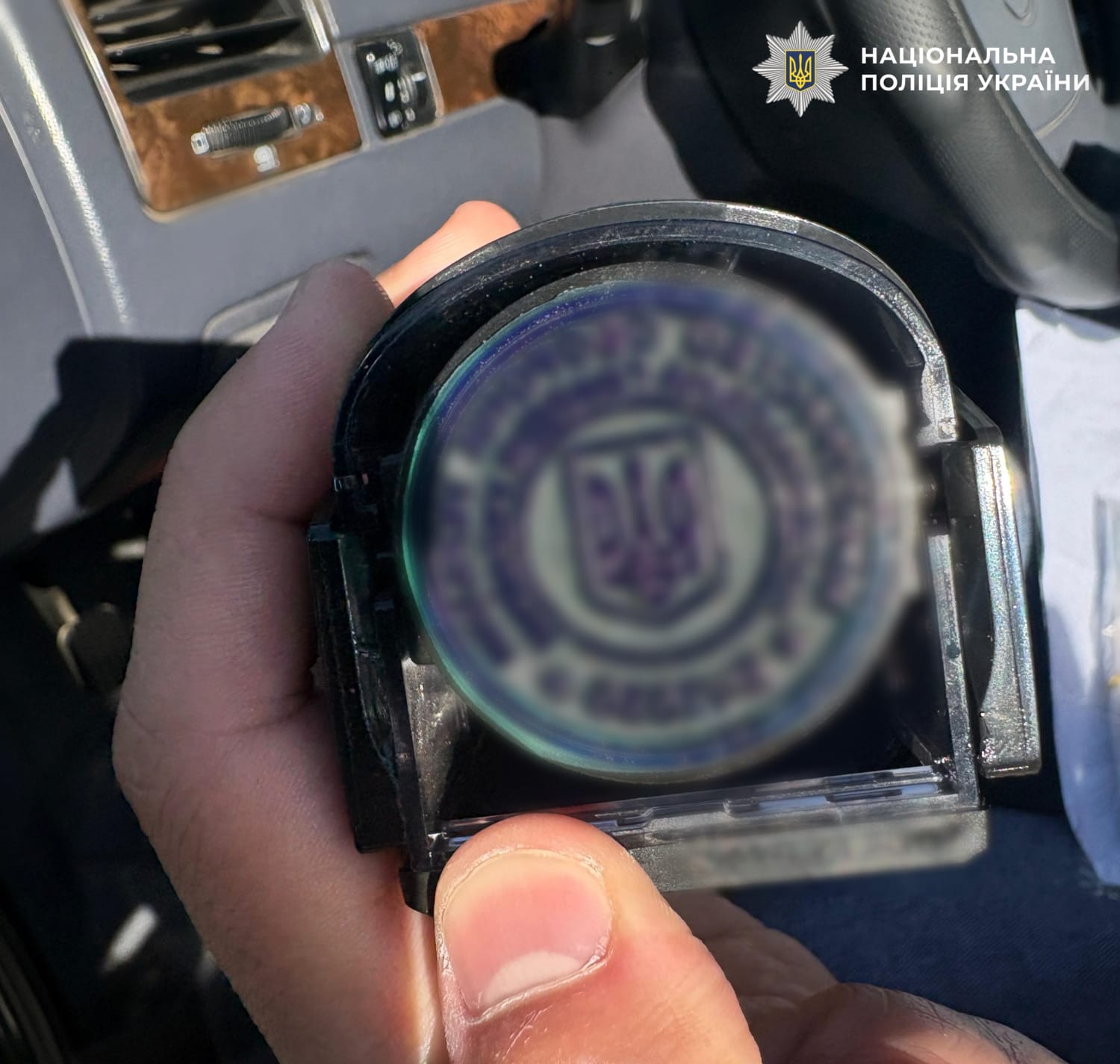 На фотографії зображено печатку.
