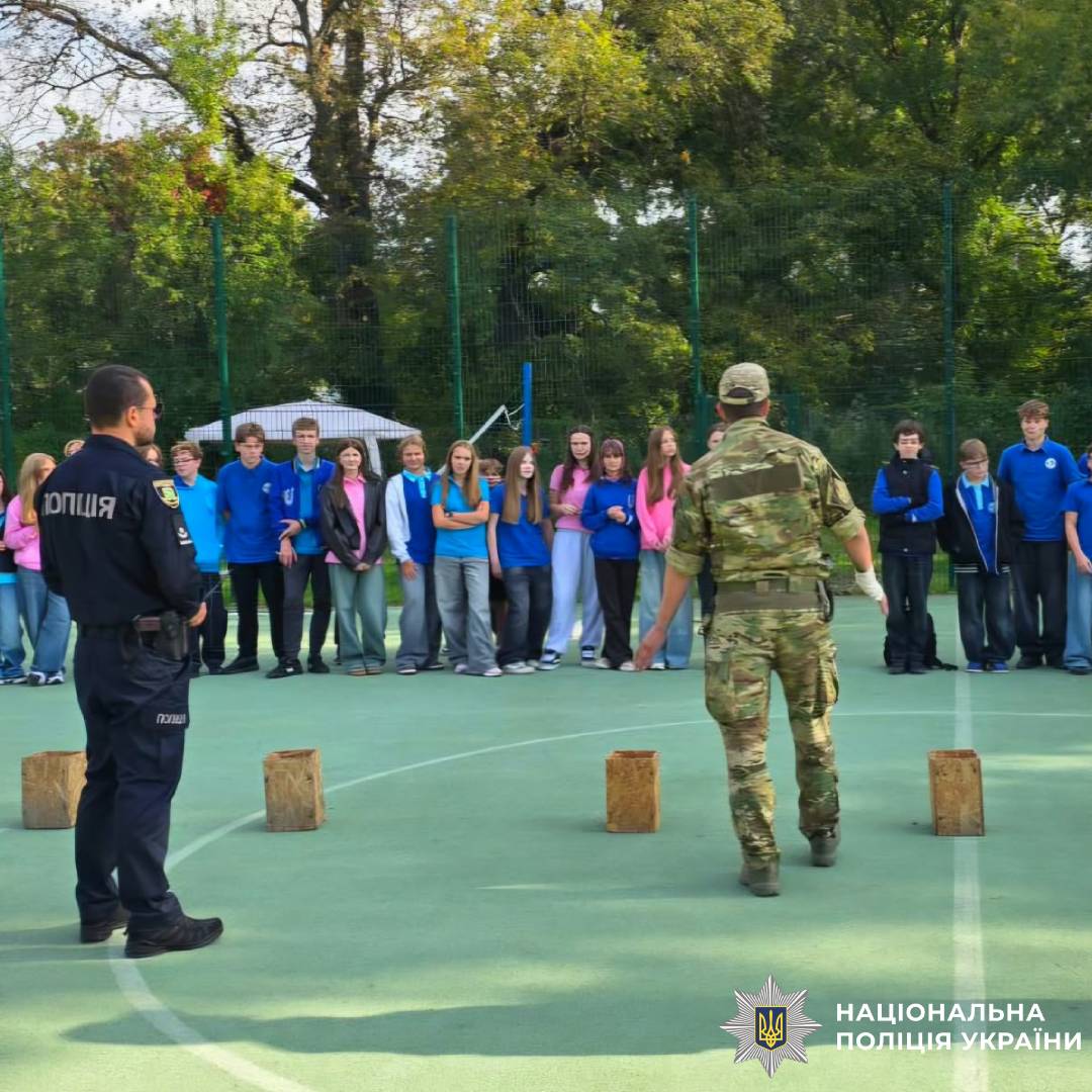 Поліцейські провели профілактичний захід для дітей до Всесвітнього дня захисту тварин