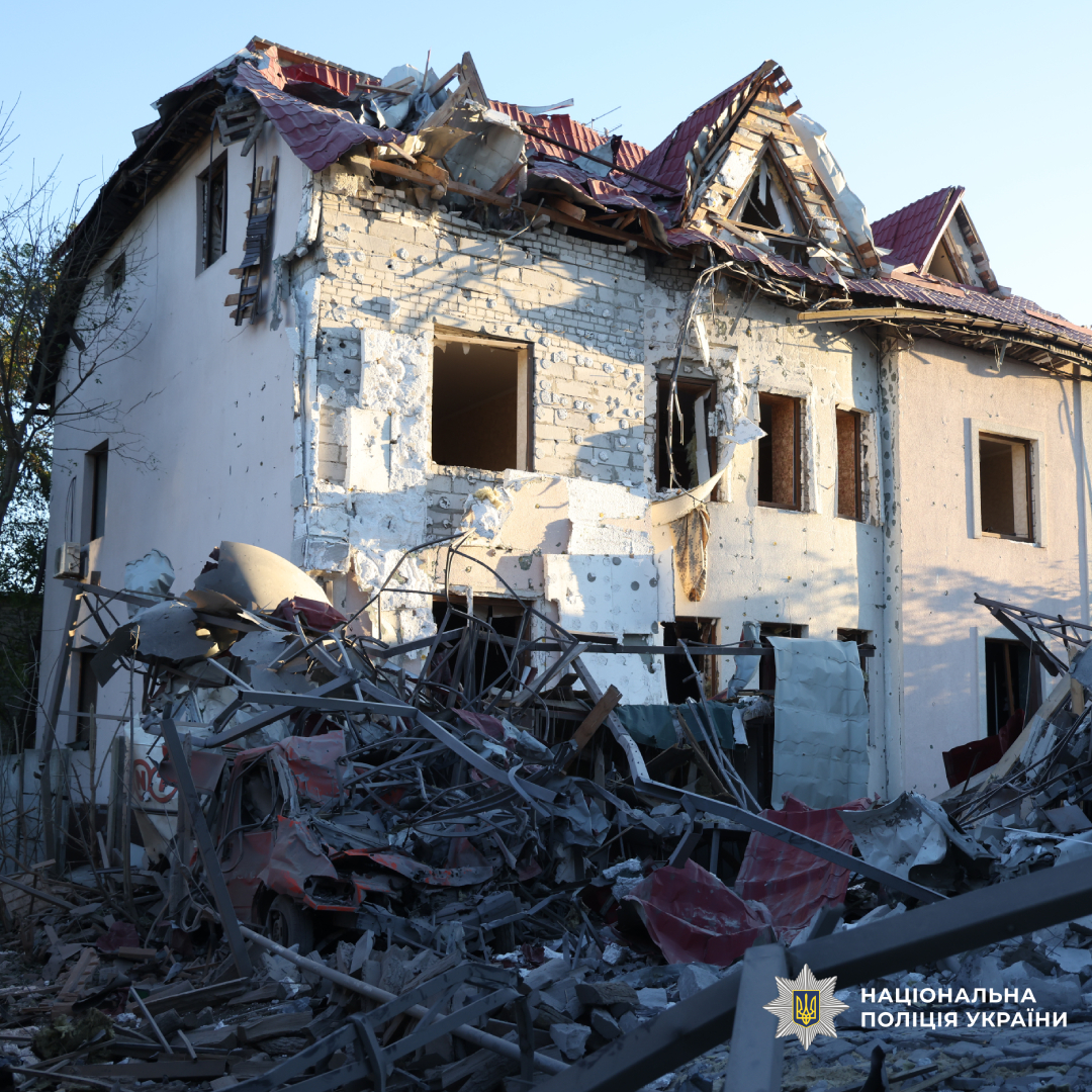 поліція документує наслідки ворожого обстрілу по місту Харків