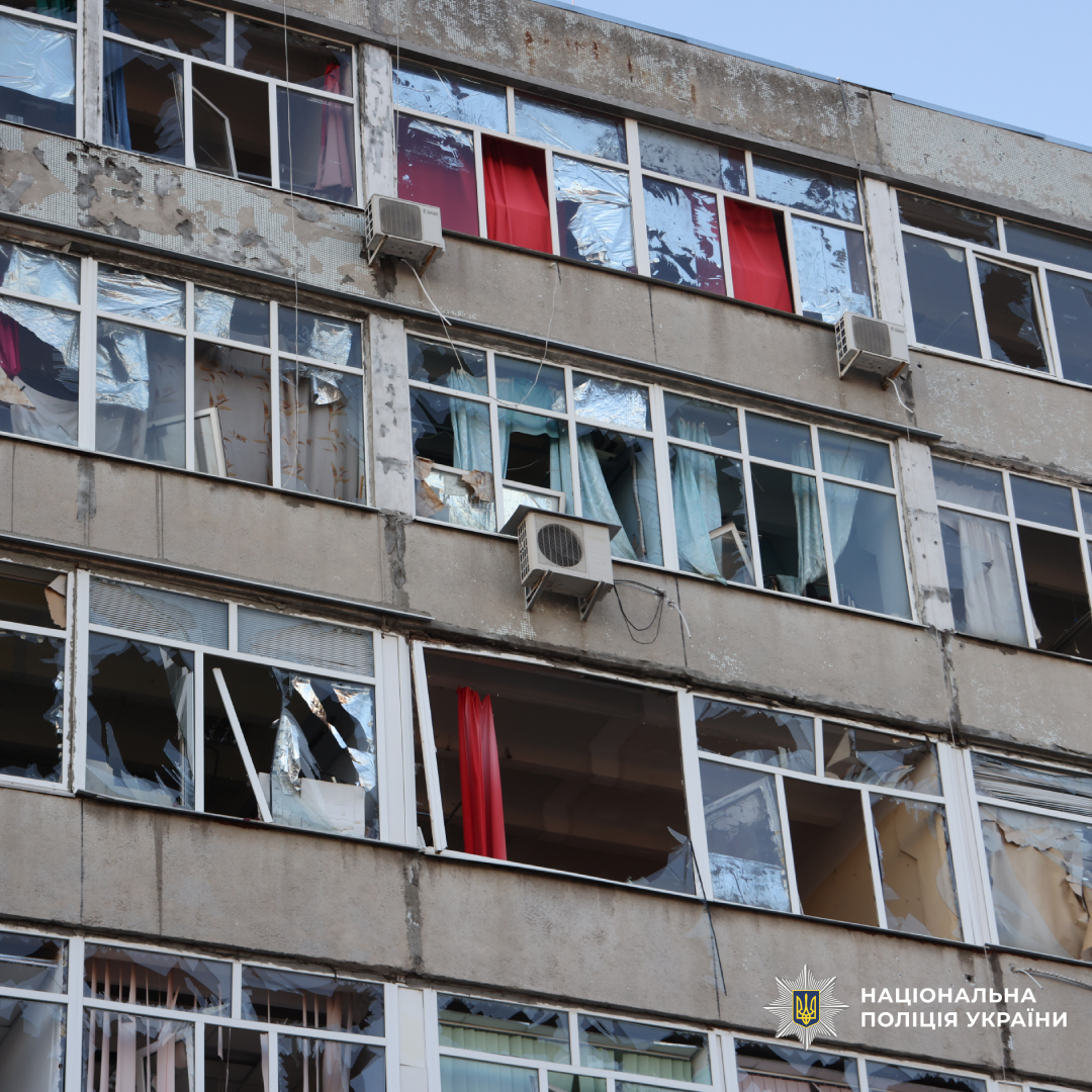 поліція документує наслідки ворожого обстрілу по місту Харків