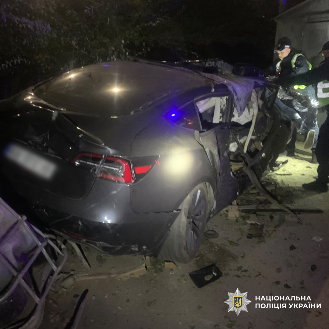 поліцейські з'ясовують обставини смертельної ДТП у Харкові