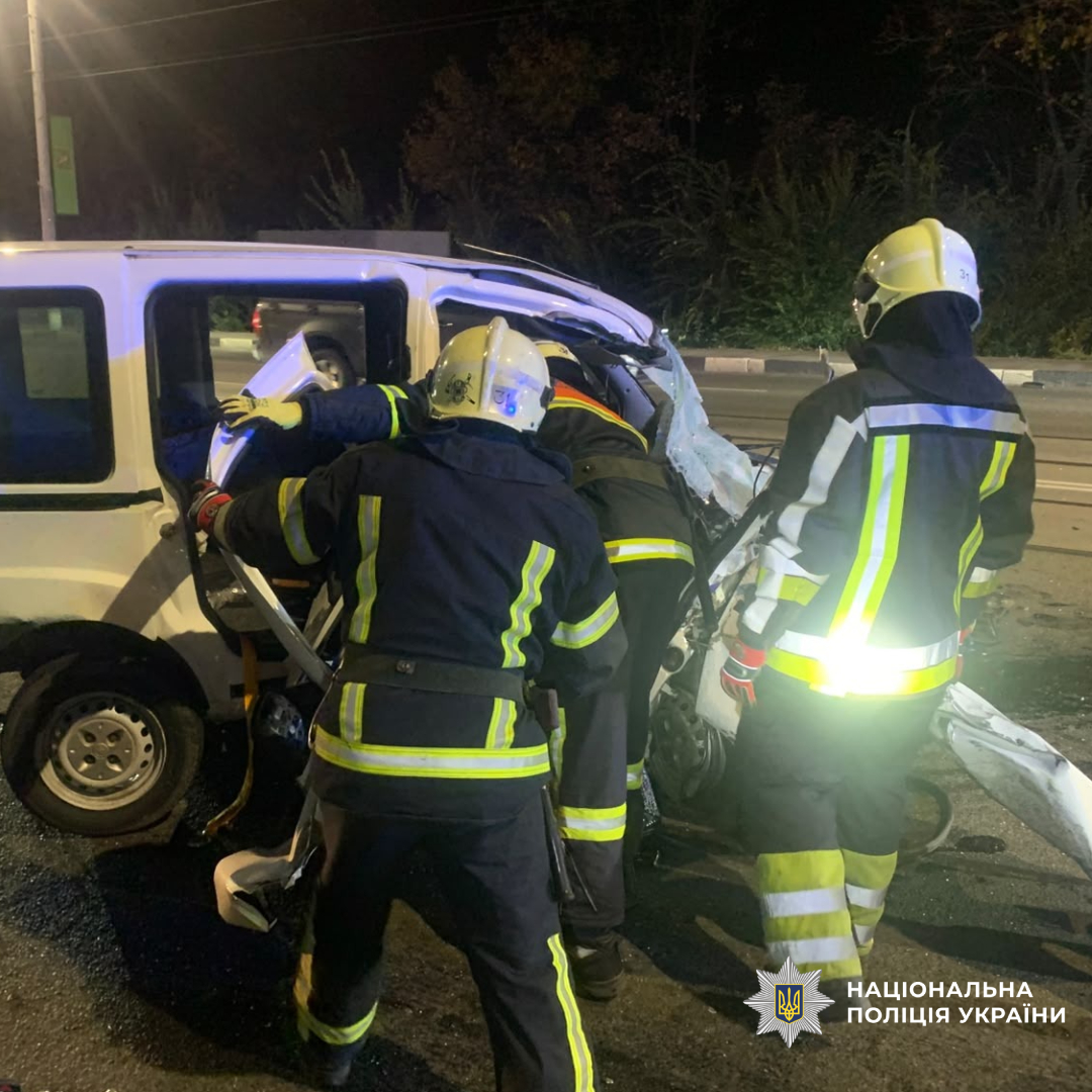 поліцейські з'ясовують обставини смертельної ДТП у Харкові