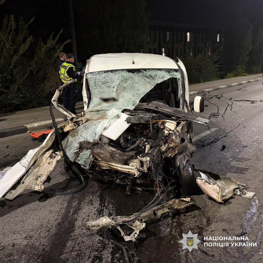 поліцейські з'ясовують обставини смертельної ДТП у Харкові